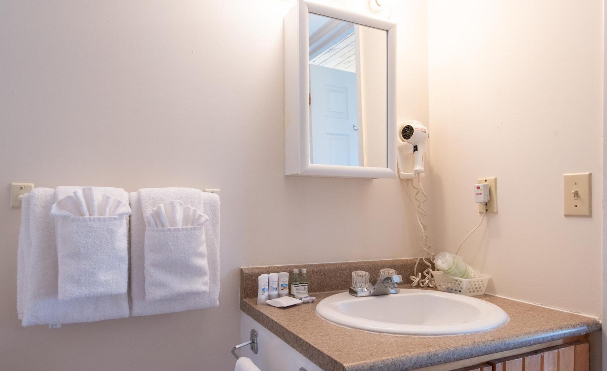 Canadas Best Value Inn & Suites Summerside Esterno foto